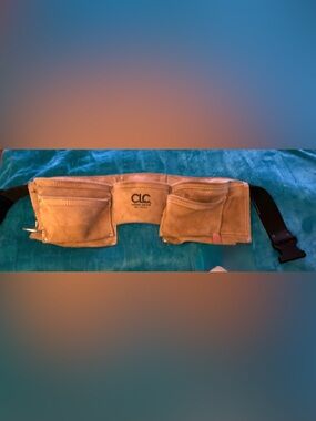 Suede leather tool belt is the CLC  Heavy-Duty Work Apron (Model I370X3 8 Pocket